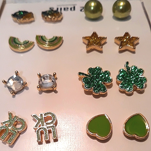Add On Item- 1 Pr Stud Earrings.Must Bundle 2 reg priced items for $3 pr… - Picture 2 of 11